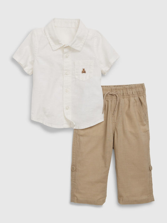 Set 2 piezas camisa blanca pantalon beige Gap bebe niño