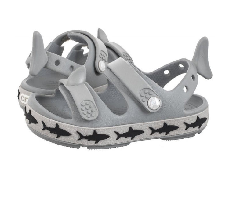 Crocs tiburón niño gris