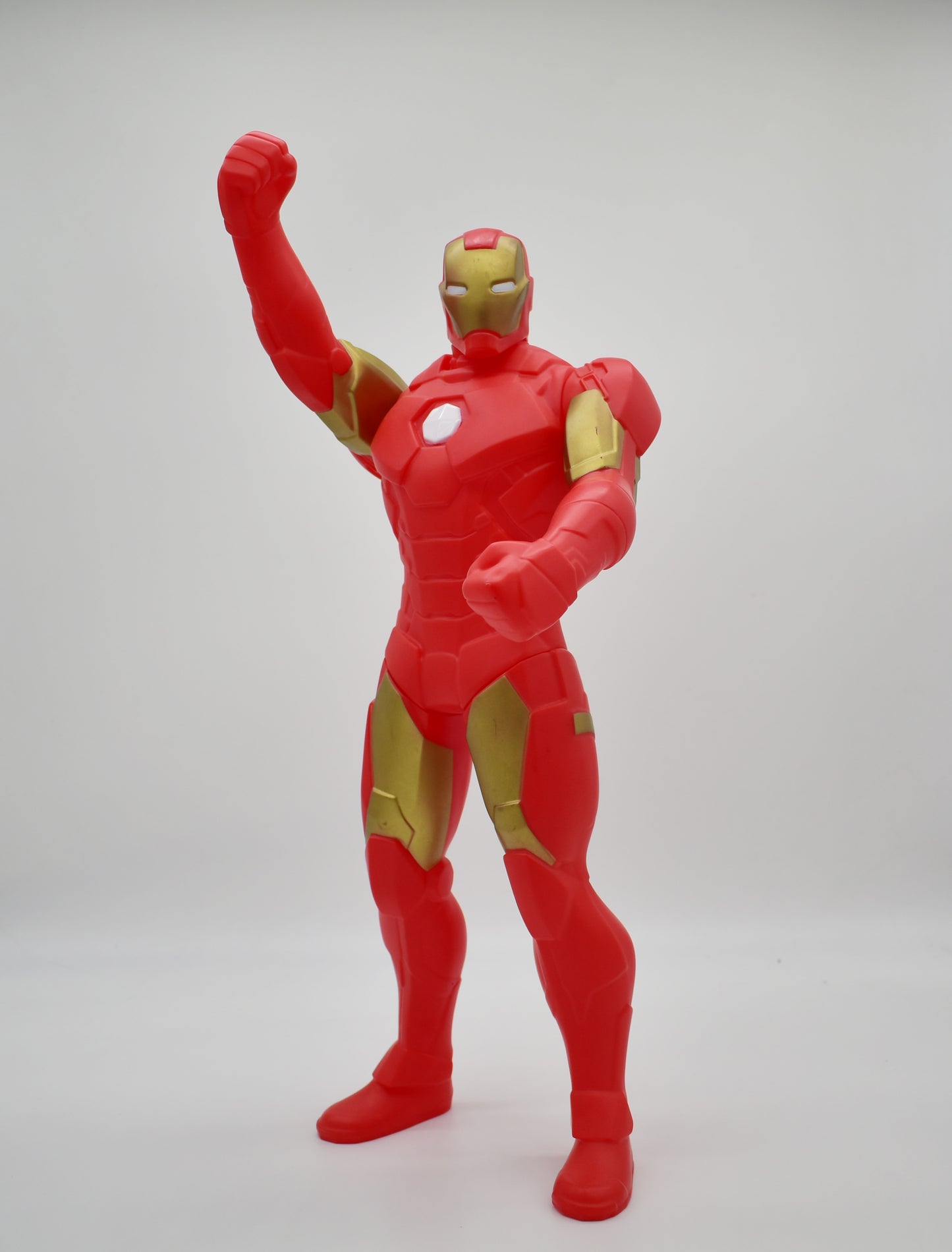 Juguete figura de Iron Man 20" Marvel MTIRN2001T