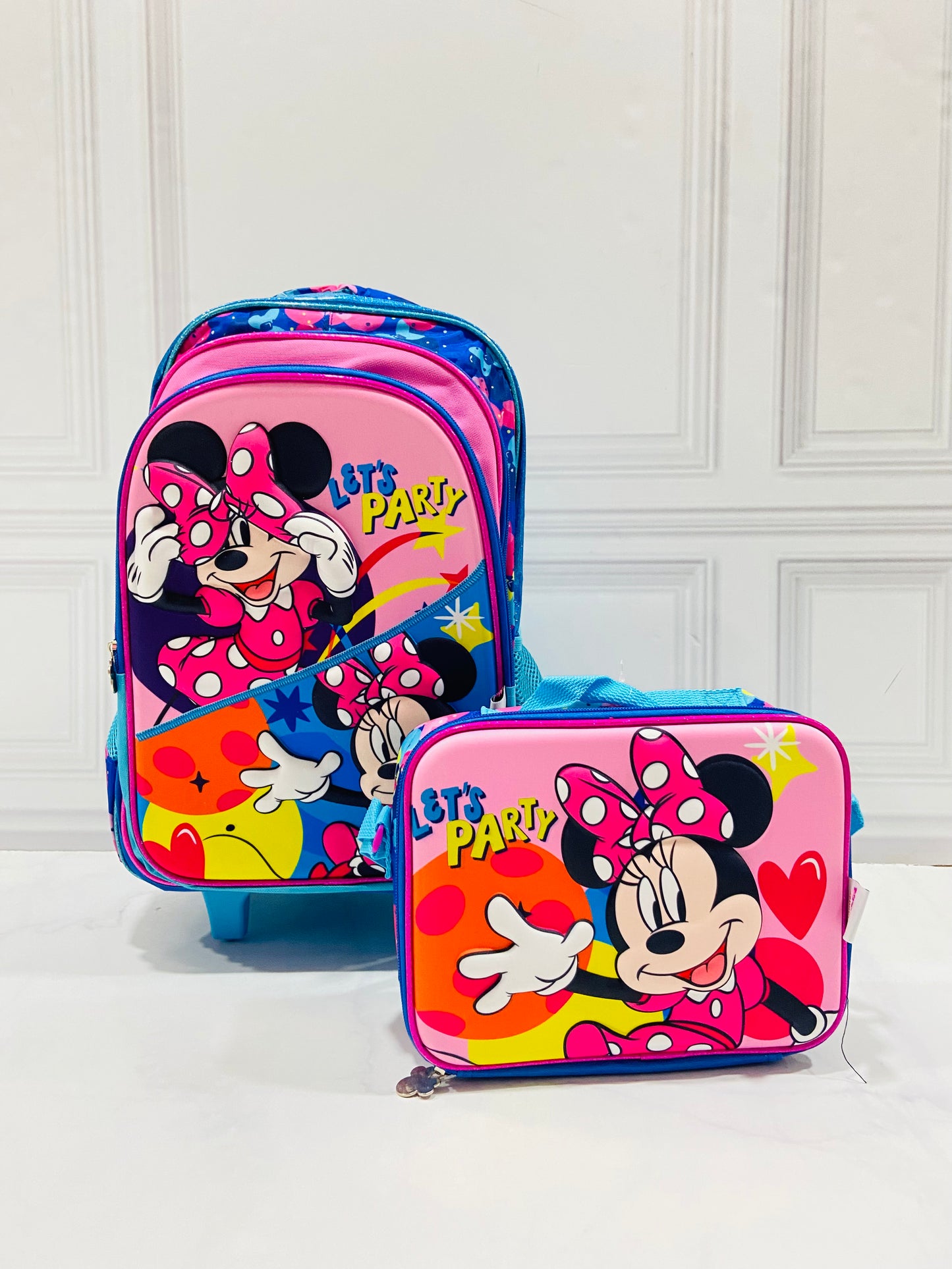 Mochila con ruedas y Lonchera Minnie pana y termo