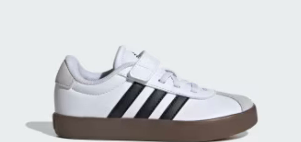 Tenis blanco Adidas pegar plantilla cafe