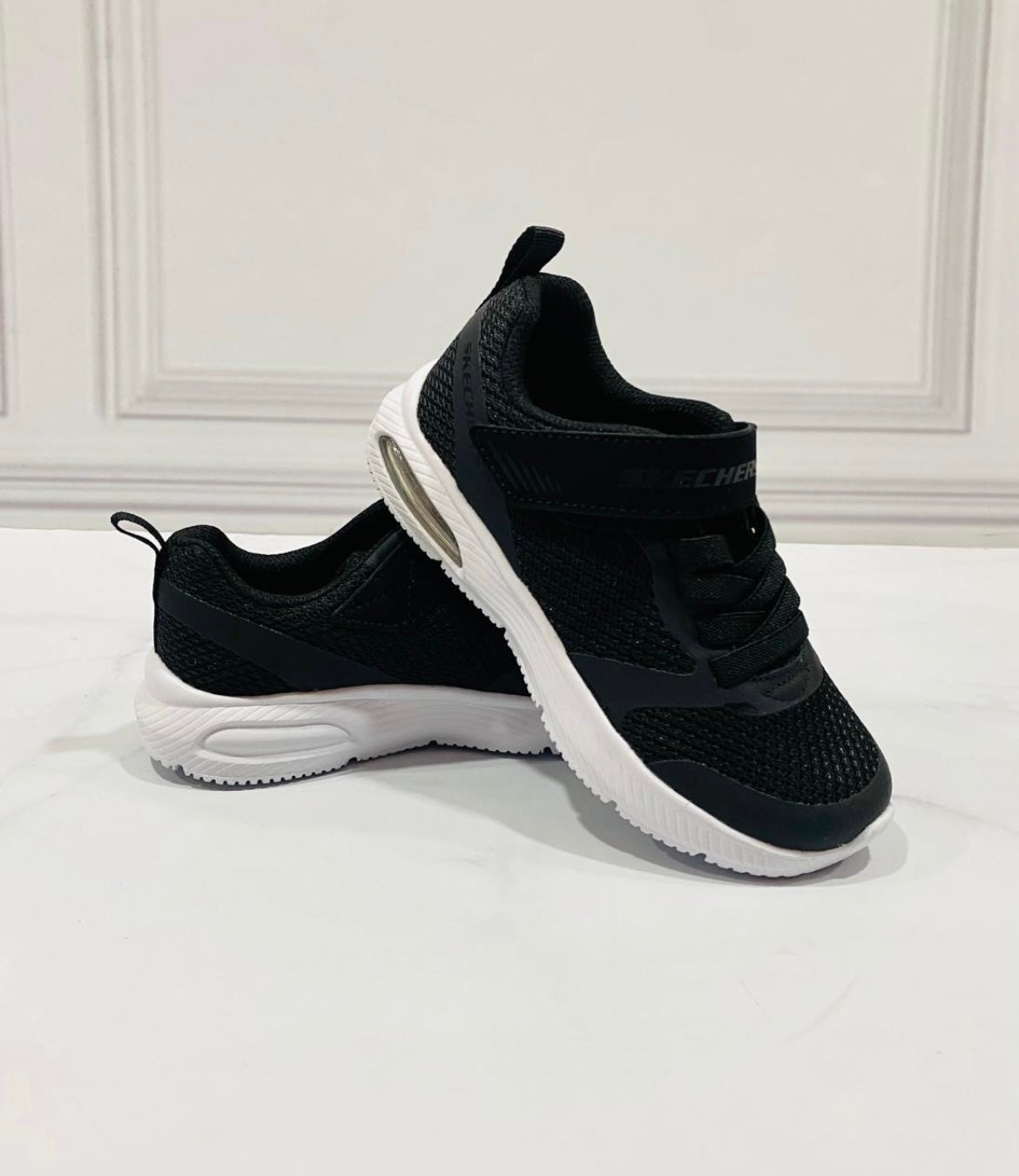 Tenis Negros Niño niña Skechers plantilla blanca