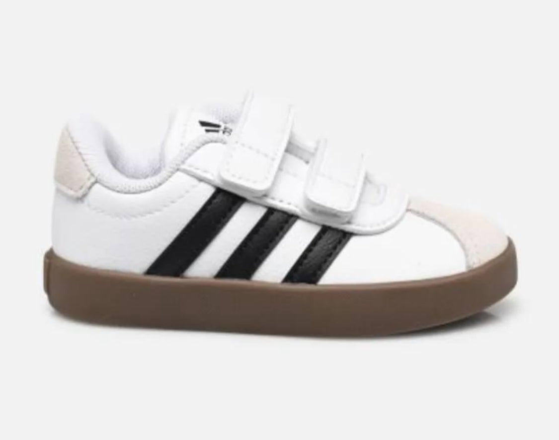 Tenis blanco Adidas pegar plantilla cafe