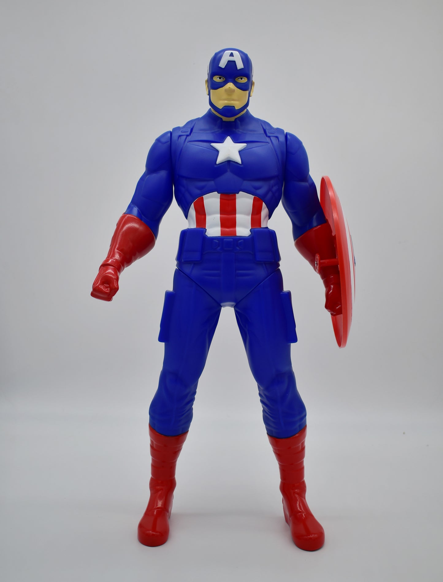 Juguete figura de Capitan America 20" Marvel MTCPT2001T