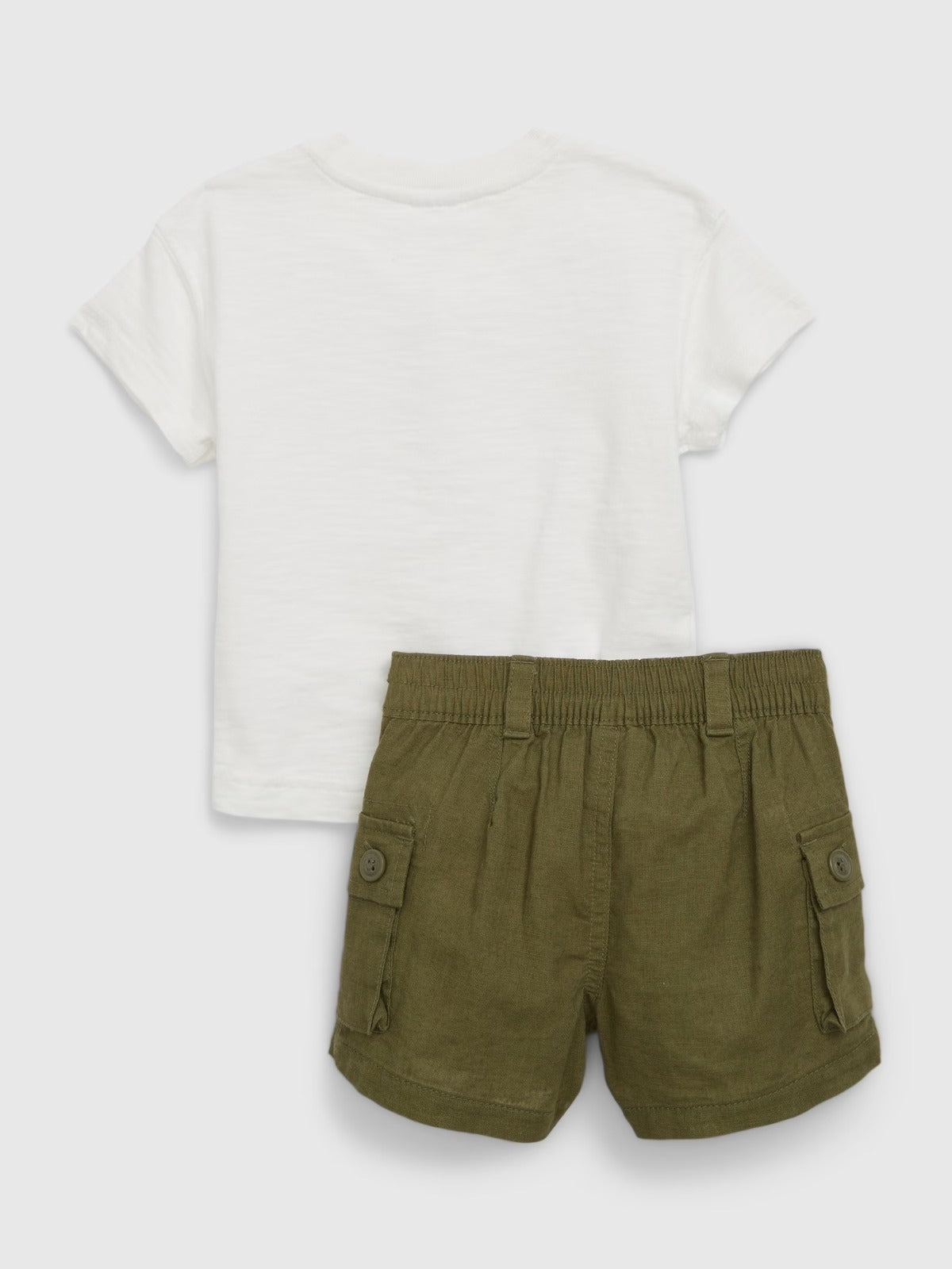 Set dos piezas camisa blanca short verde cargo Gap bebe niño