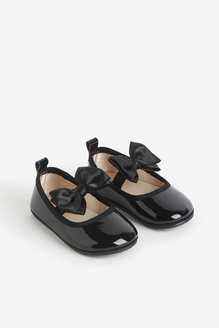 Zapatillas H&M negras bebe niña chongo cinta mantequilla