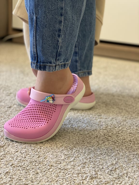 Crocs LiteRide rosadas niña